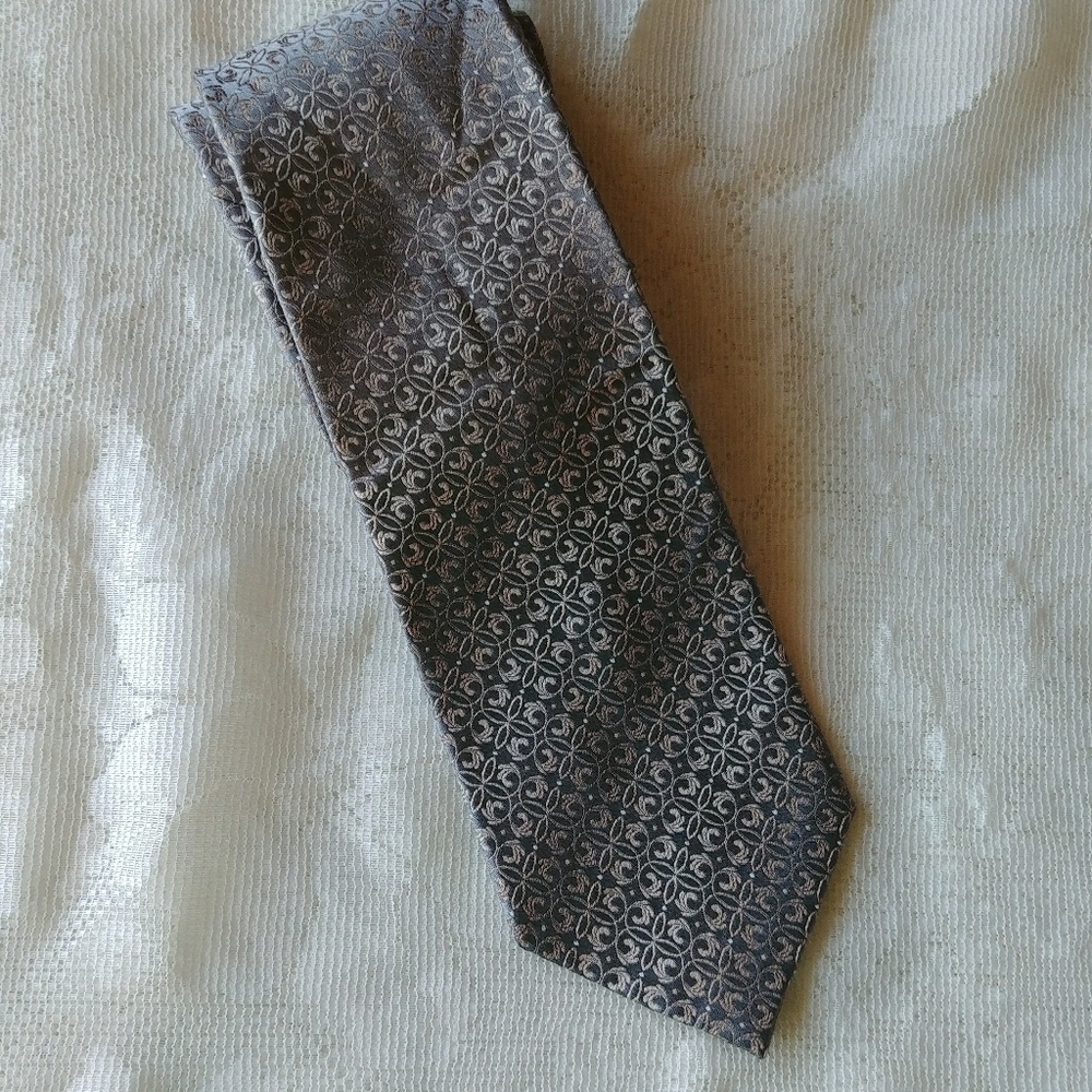 Van Heusen tie 100% silk